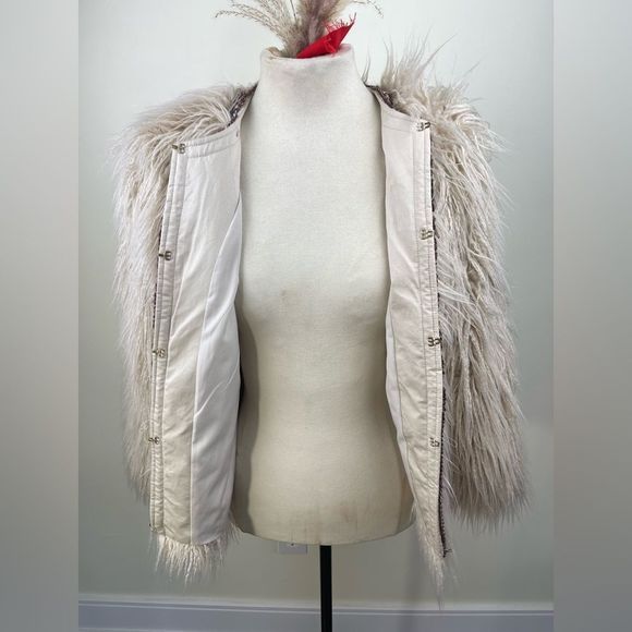 LIGHT fluffy ZARA BASICS woman’s jacket || Size Small || Zara light coat fall - Picture 7 of 13